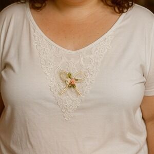 Torrid Active White Lace Floral Applique Plus Size Top 2 New‎